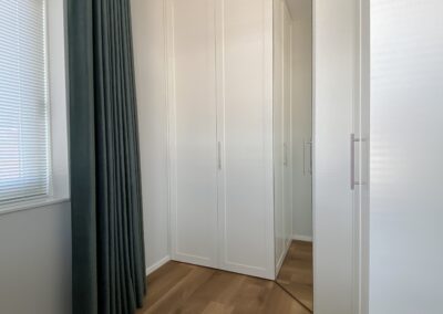 hoek kast met spiegel