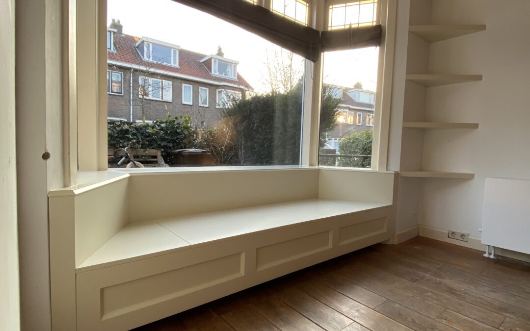 Erkerbank met wandplanken