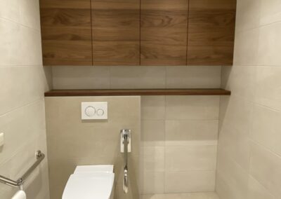 Notenhouten badkamerkasten